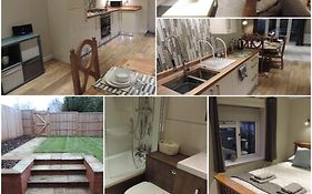 4 Bed Farnborough Air Accommodation